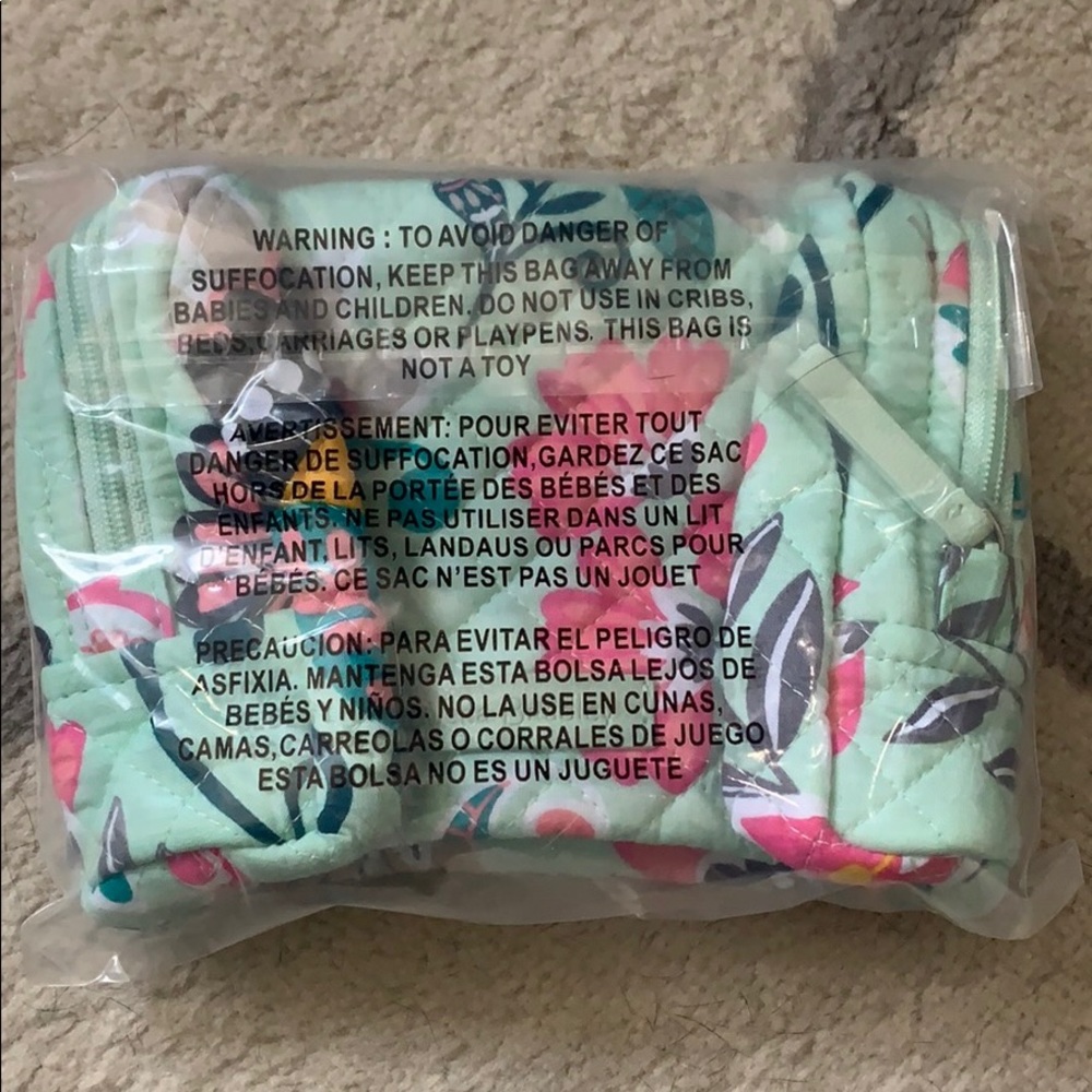 NWT Vera Bradley medium cosmetic bag